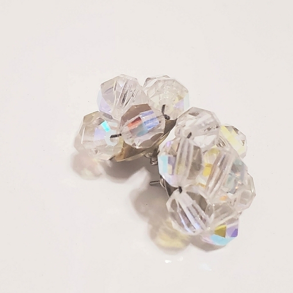 Crystals Silver Tone Clip Earrings. 🌴 - Picture 3 of 6